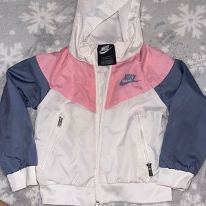 2T Nike jacket . Little girl . Super cute !